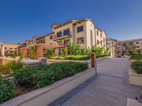 Spacious 2 BR Apartment in Qamar 11 for Sale, photo 5