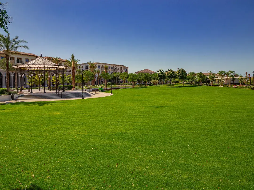 Spacious 2 BR Apartment in Qamar 11 for Sale, photo 9